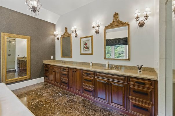 Bathroom, Dual Sink Vanities, Interior