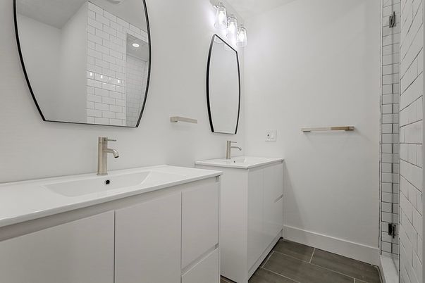 Bathroom, Dual Sink Vanities, Interior