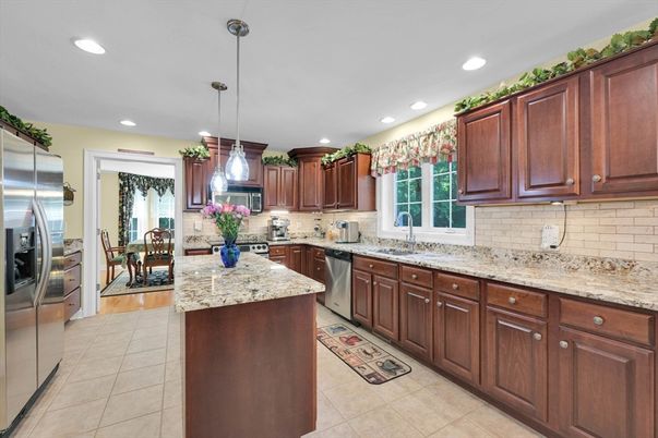 Dining room, Interior, Kitchen, Pendant Lights, Recessed Lighting, Stainless Steel Appliances