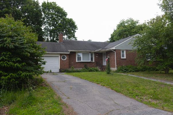 Attached, Exterior, Facade, Brick Facade, Ranch