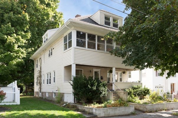 Exterior, Facade, American Foursquare
