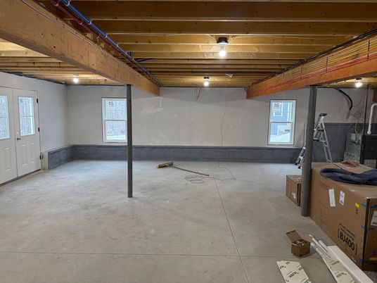 Empty room, Interior, Wooden Beams
