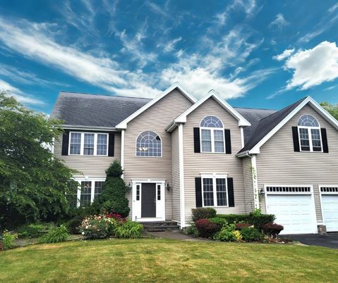 Attached, Exterior, Facade, Farmhouse