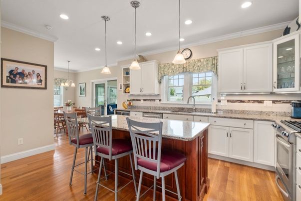 Dining room, Interior, Kitchen, Pendant Lights, Recessed Lighting, Wood Texture Flooring