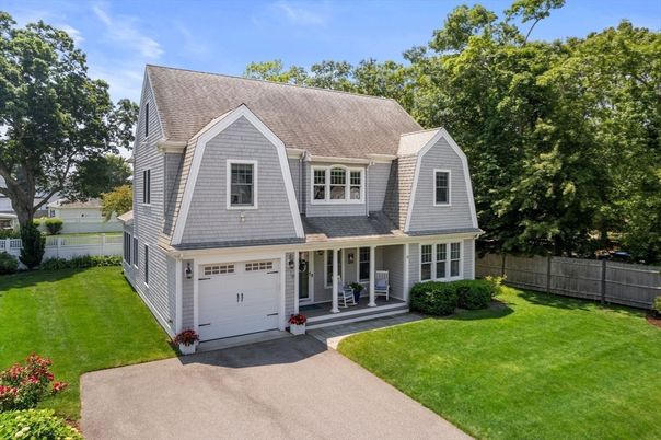 Attached, Exterior, Facade, Cape Cod