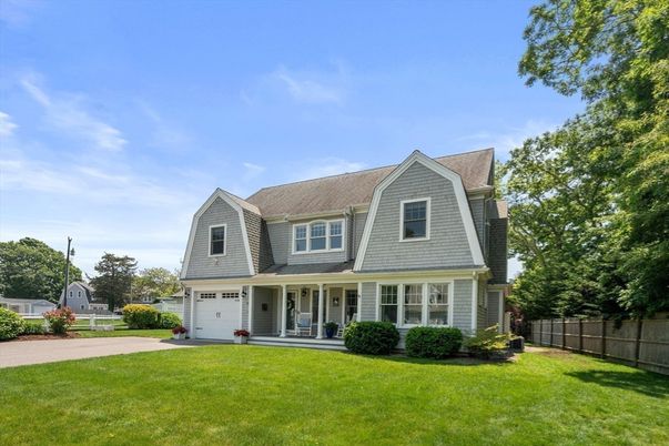 Attached, Exterior, Facade, Cape Cod