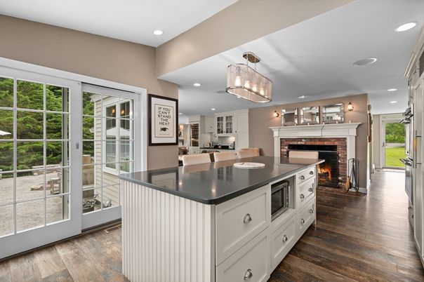 Fireplace, Interior, Kitchen, Pendant Lights, Recessed Lighting, Wood Texture Flooring