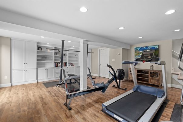 Fitness Equipment, Interior, Recessed Lighting, Wood Texture Flooring