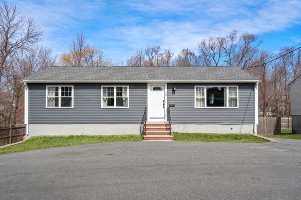 Exterior, Facade, Cape Cod