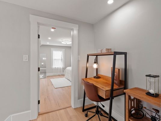 Home Office, Interior, Recessed Lighting, Wood Texture Flooring