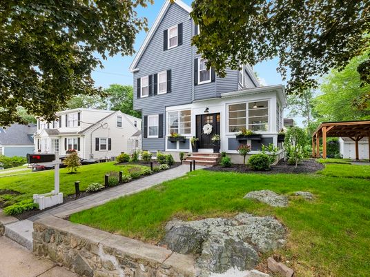 Backyard, Exterior, Facade, Queen Anne Victorian