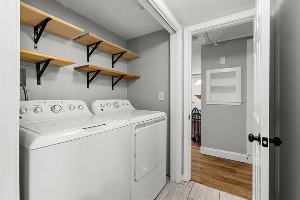 Interior, Utility Closets, Washer, Wood Texture Flooring