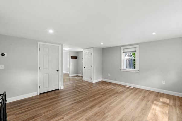 Empty room, Interior, Recessed Lighting, Wood Texture Flooring