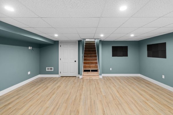 Empty room, Interior, Recessed Lighting, Wood Texture Flooring