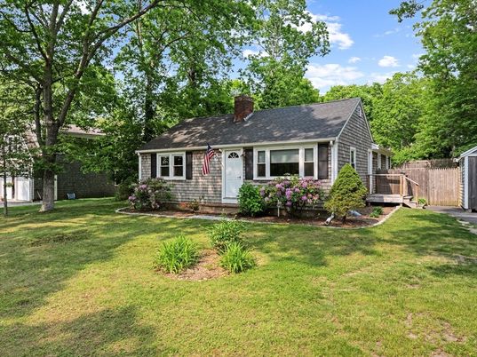 Backyard, Exterior, Facade, Cape Cod