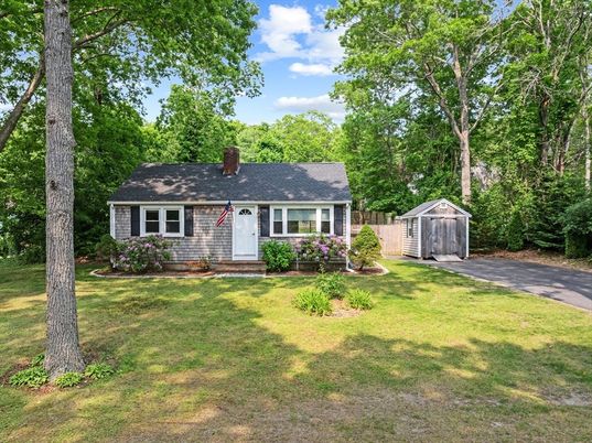 Backyard, Exterior, Facade, Cape Cod