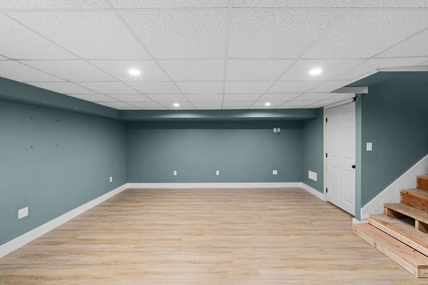 Empty room, Interior, Recessed Lighting, Wood Texture Flooring