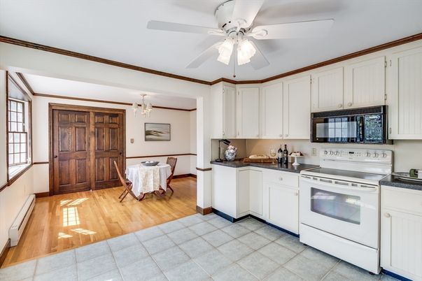 Chandelier, Dining room, Interior, Kitchen, Wood Texture Flooring