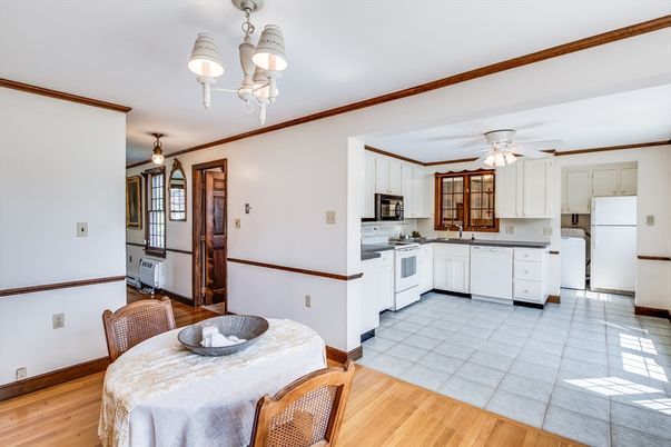 Chandelier, Dining room, Interior, Kitchen, Wood Texture Flooring