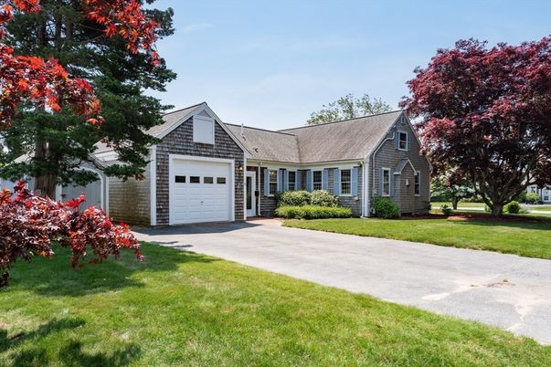 Attached, Exterior, Facade, Cape Cod
