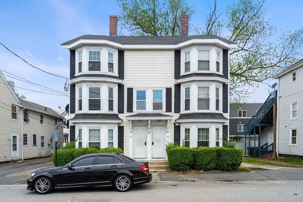 Exterior, Facade, Queen Anne Victorian