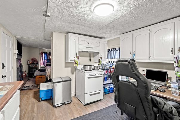 Home Office, Interior, Kitchen, Washer, Wood Texture Flooring