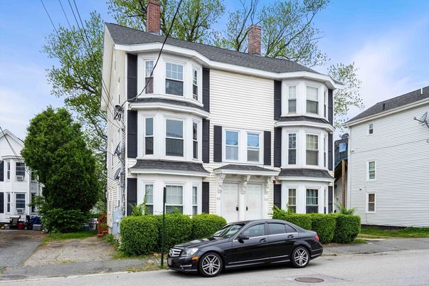 Exterior, Facade, Queen Anne Victorian