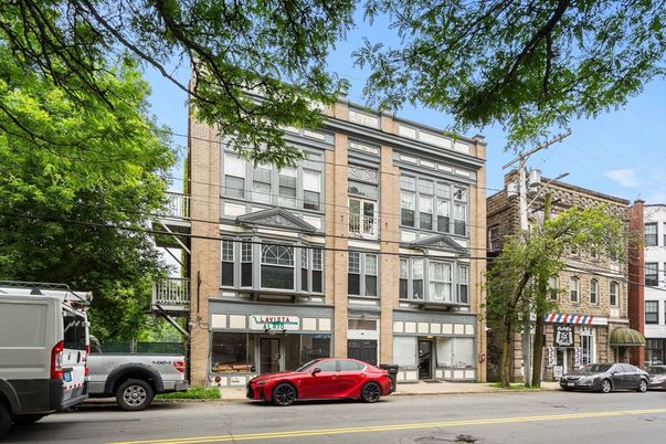 Exterior, Facade, Brick Facade, Rowhouse