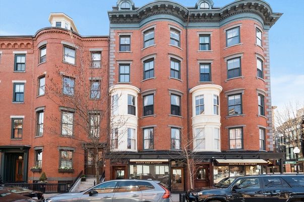 Exterior, Facade, Brick Facade, Rowhouse