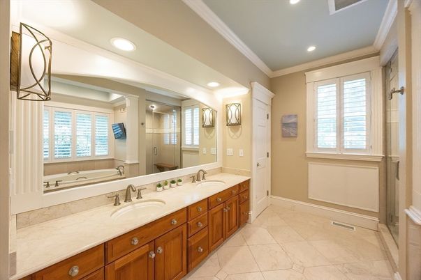 Bathroom, Dual Sink Vanities, Interior, Recessed Lighting