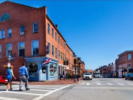 Exterior, Facade, Brick Facade, Chicago School