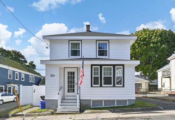 Exterior, Facade, American Foursquare