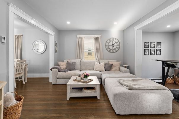 Interior, Living room, Recessed Lighting, Wood Texture Flooring