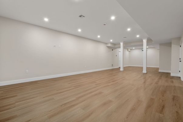Empty room, Interior, Recessed Lighting, Wood Texture Flooring
