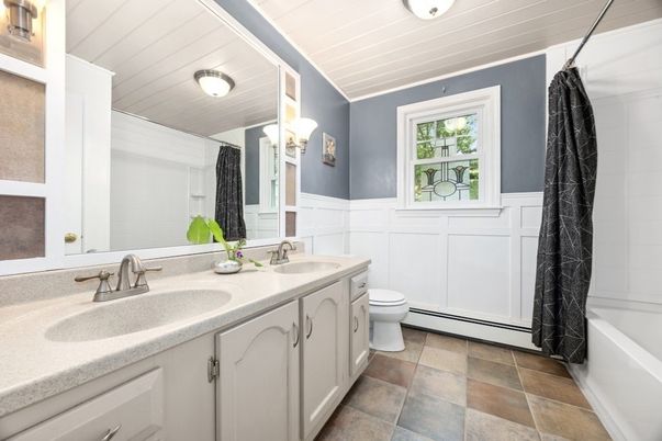 Bathroom, Dual Sink Vanities, Interior
