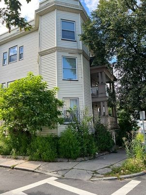 Exterior, Facade, Rowhouse