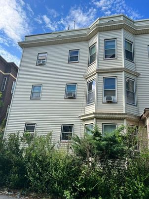 Exterior, Facade, Rowhouse