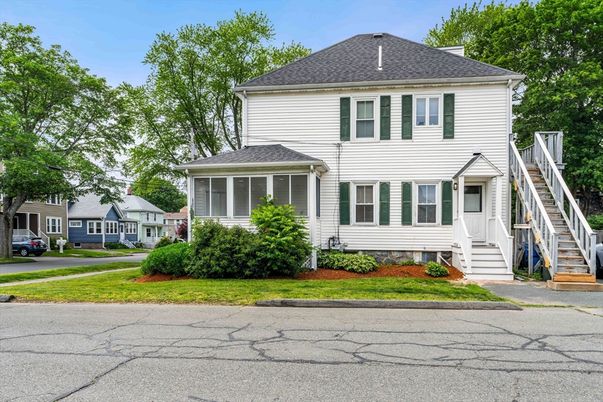 Exterior, Facade, American Foursquare