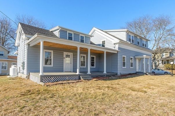 Exterior, Facade, Farmhouse