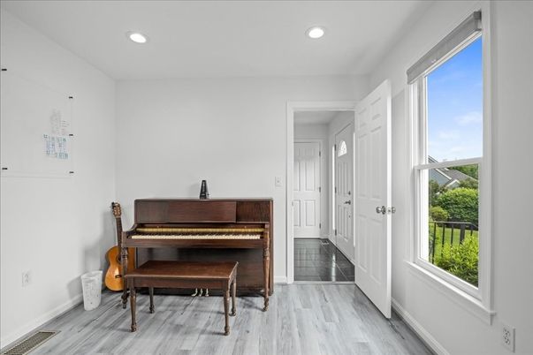 Interior, Piano, Recessed Lighting, Wood Texture Flooring