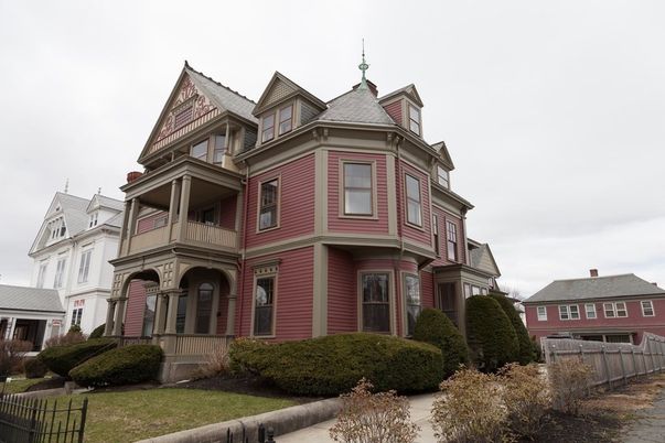 Exterior, Facade, Queen Anne Victorian