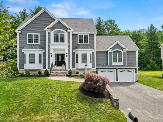 Attached, Exterior, Facade, Farmhouse