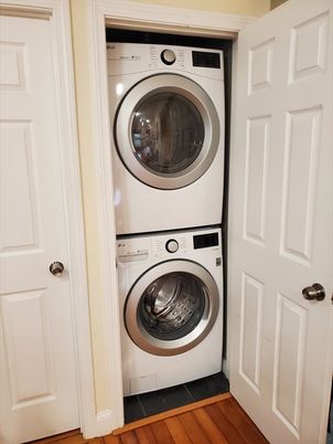 Interior, Utility Closets, Washer, Wood Texture Flooring