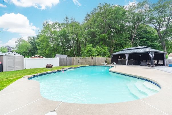 Exterior, Pool