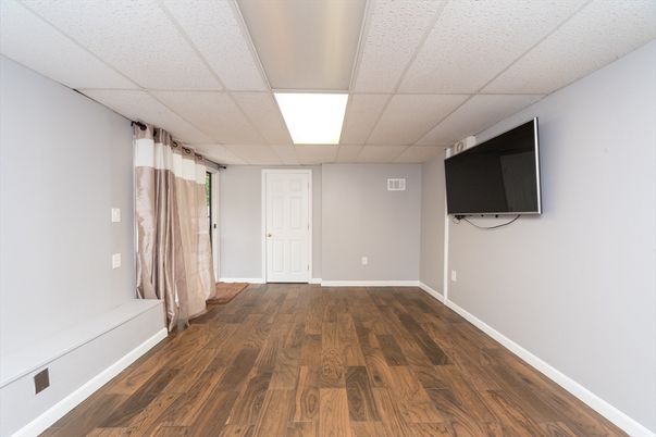 Empty room, Interior, Recessed Lighting, Wood Texture Flooring
