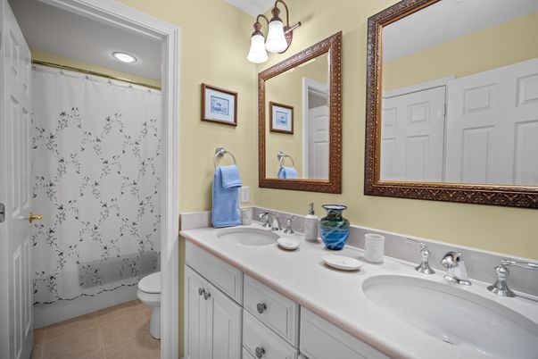 Bathroom, Dual Sink Vanities, Interior, Recessed Lighting