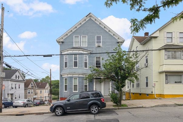 Exterior, Facade, Queen Anne Victorian
