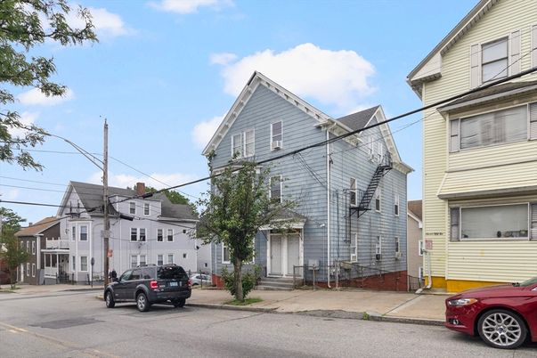 Exterior, Facade, Queen Anne Victorian