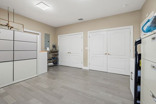 Interior, Pendant Lights, Wood Texture Flooring