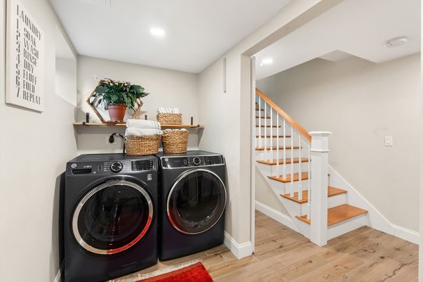 Interior, Recessed Lighting, Washer, Wood Texture Flooring